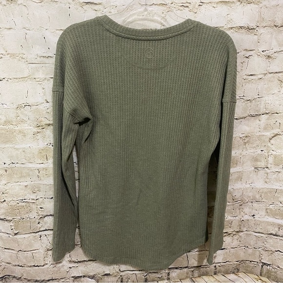 Magellan Outdoors Green Boyfriend Fit High Low V Neck Thermal Top - Picture 3 of 5
